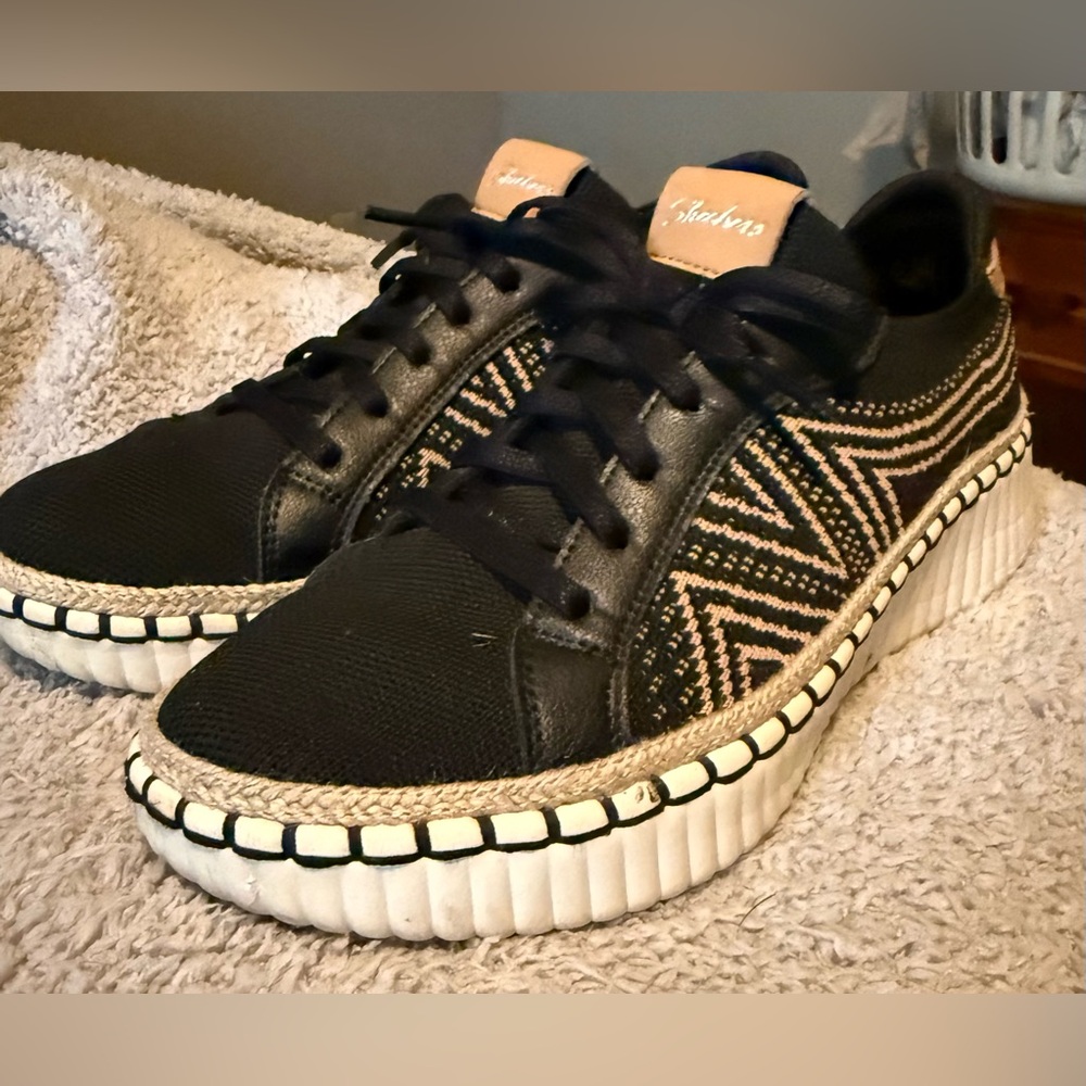 SKECHERS WILSHIRE BLVD BELLEVUE WOMEN'S CASUAL SHOE - Picture 5 of 5